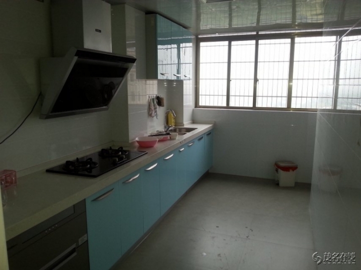 173720ll055hee05hmlm76.jpg