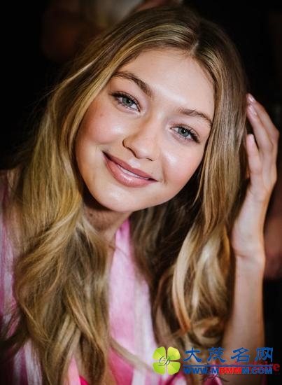 СԲGigi Hadid