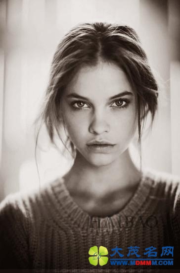 Ű (Barbara Palvin)