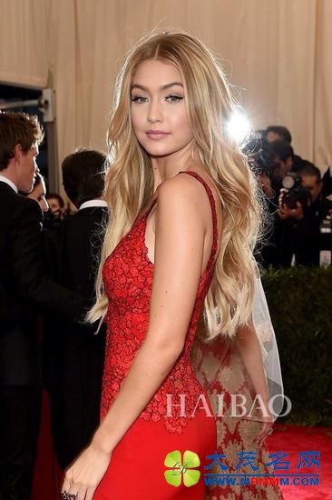 ϵ (Gigi Hadid)