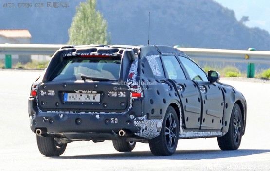 V90 Cross Country Ƴ