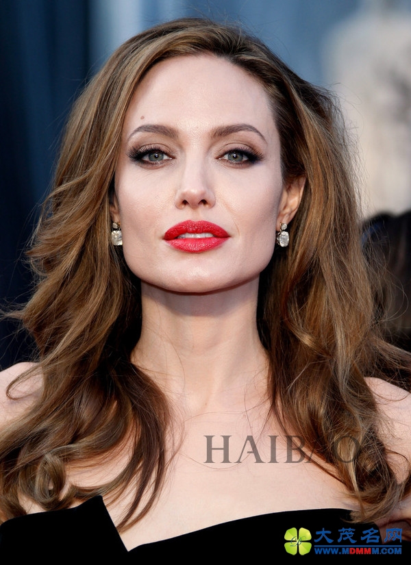 ȡ (Angelina Jolie)